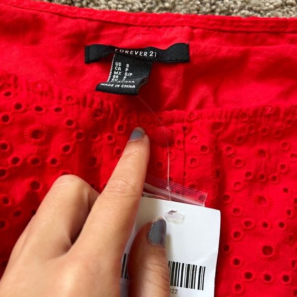 NWT Forever 21 red eyelet puff sleeve crop top - Picture 3 of 4